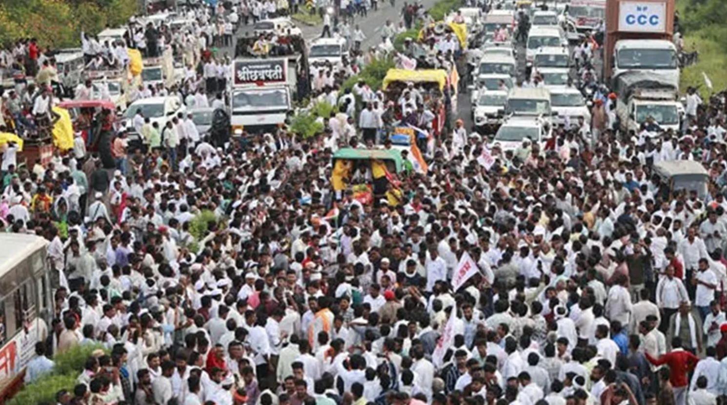 नागपुर में किसान आंदोलन से 30 किमी लंबा जाम लगा, आज होगी सीएम फडणवीस के साथ बैठक